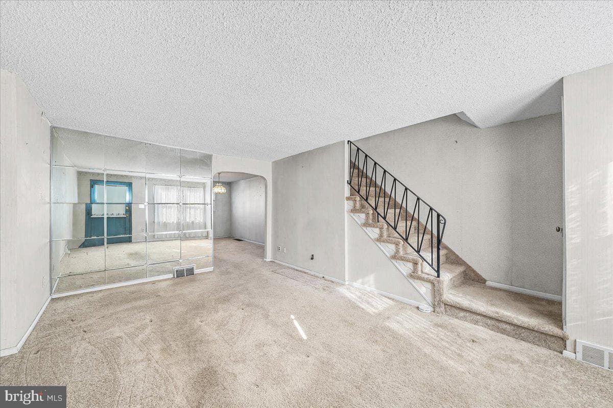 2038 Kent Road photo 3