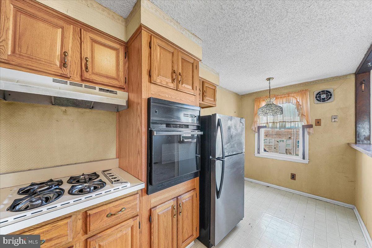 2038 Kent Road photo 9