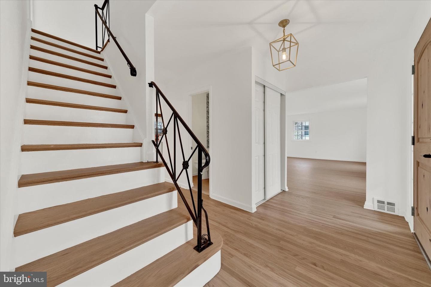 658 W Rolling Road photo 19