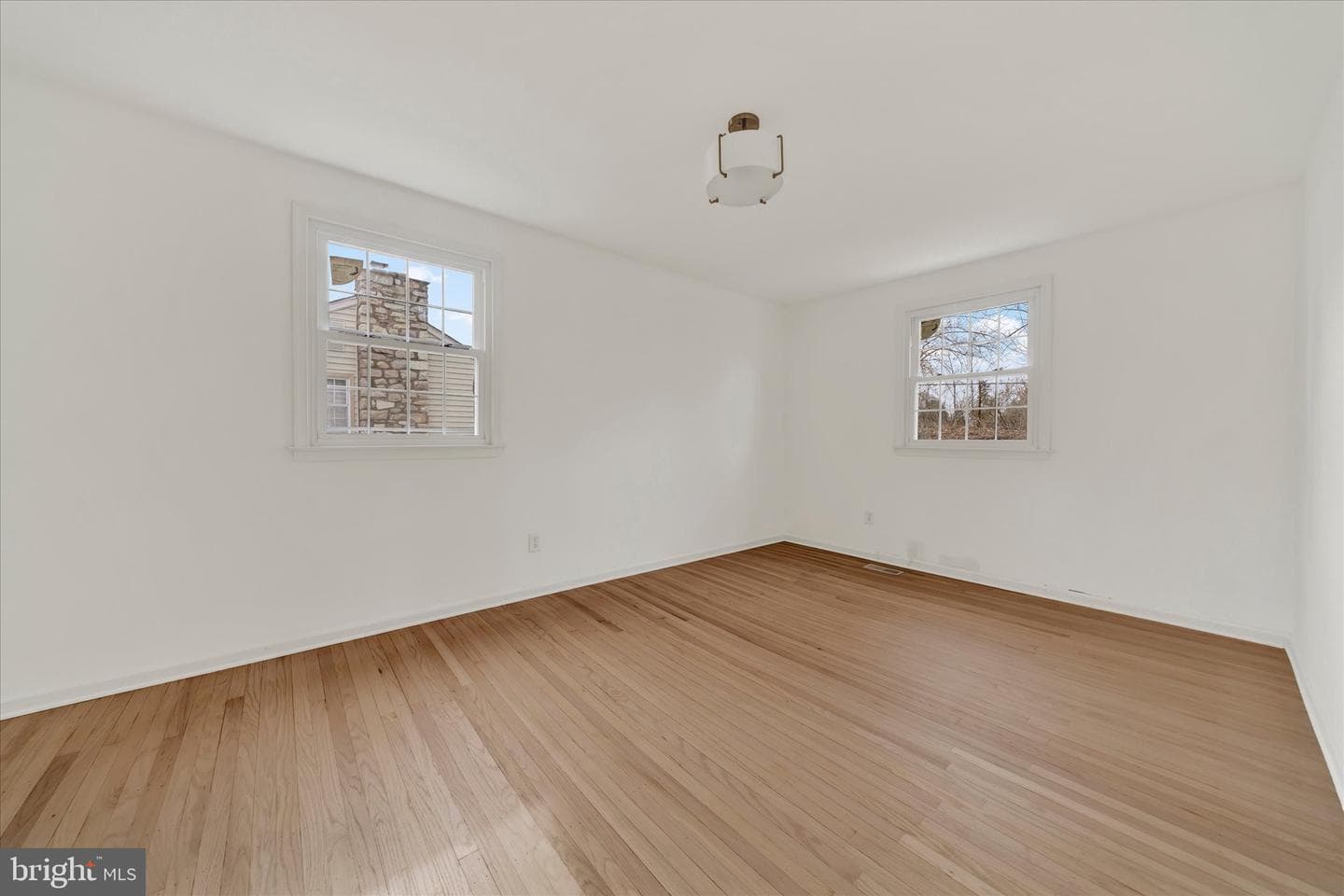 658 W Rolling Road photo 22