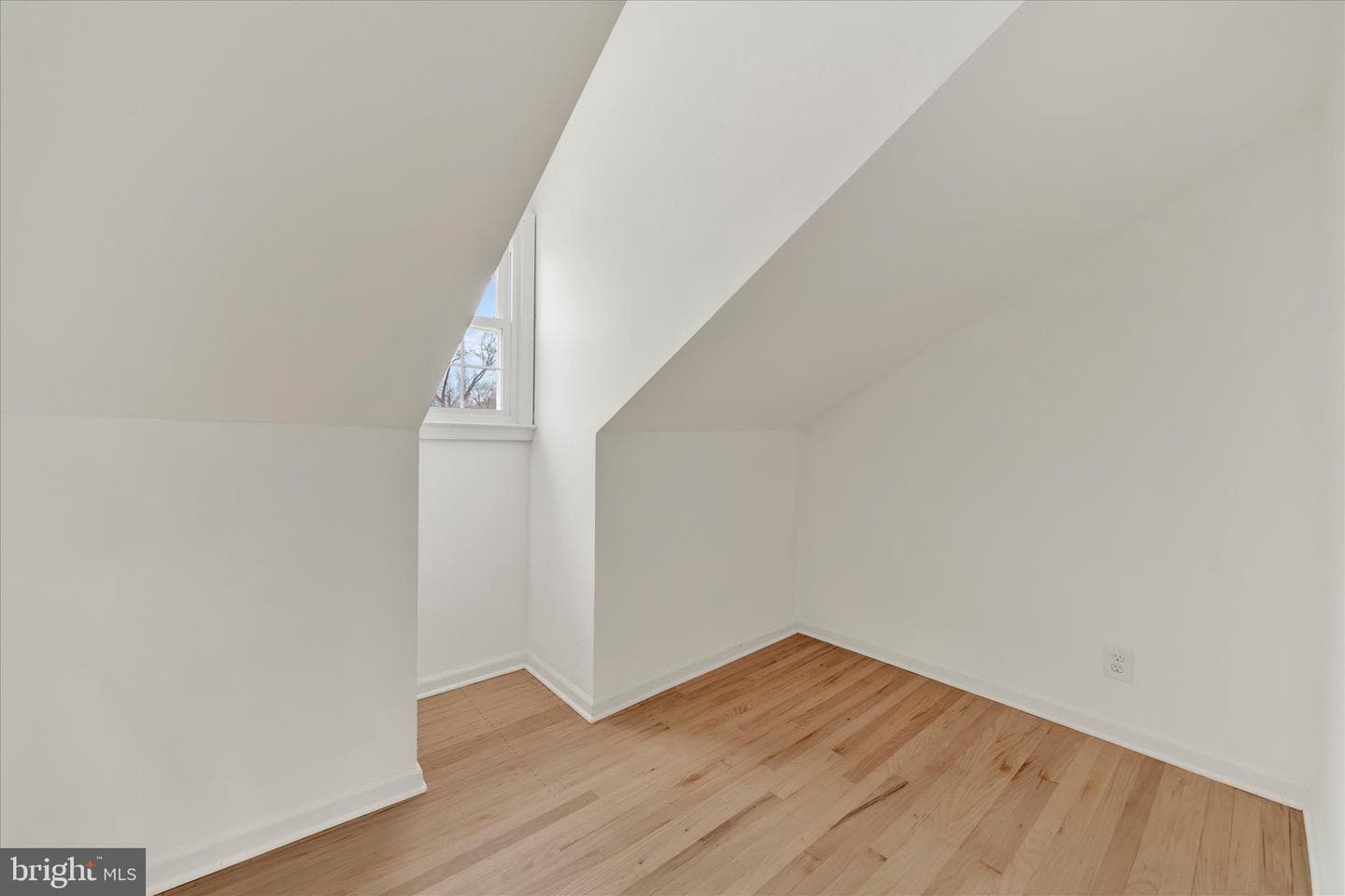 658 W Rolling Road photo 23