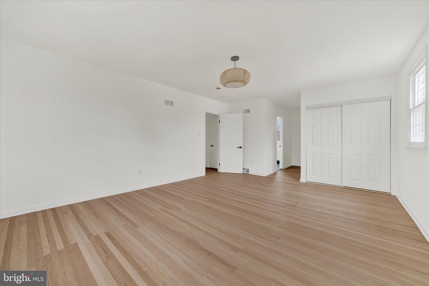658 W Rolling Road photo 31
