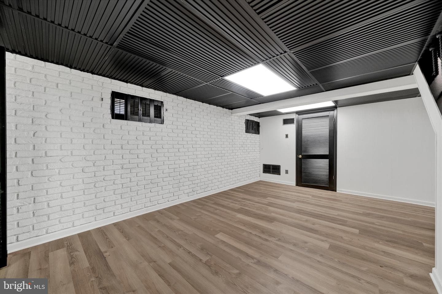 658 W Rolling Road photo 35