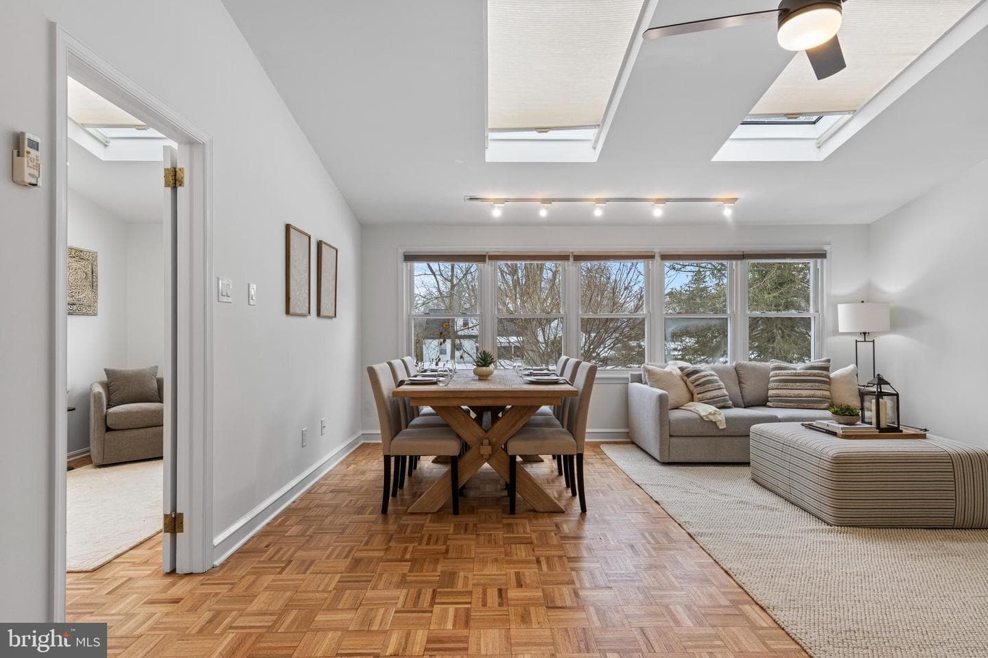 300 Barry Lane photo 16