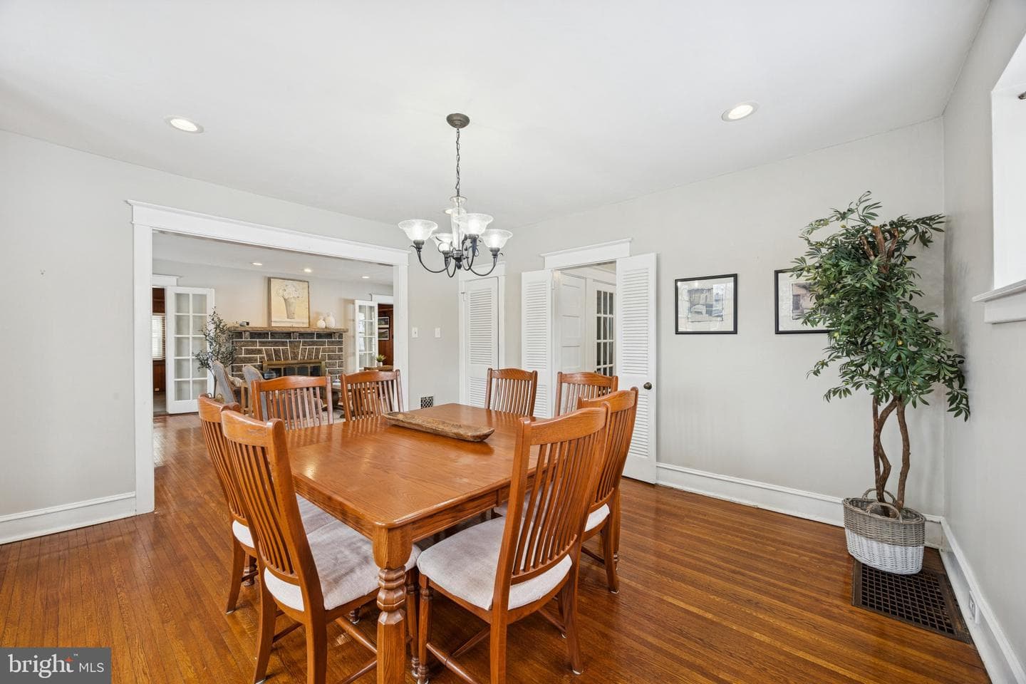 120 W Springfield Road photo 10