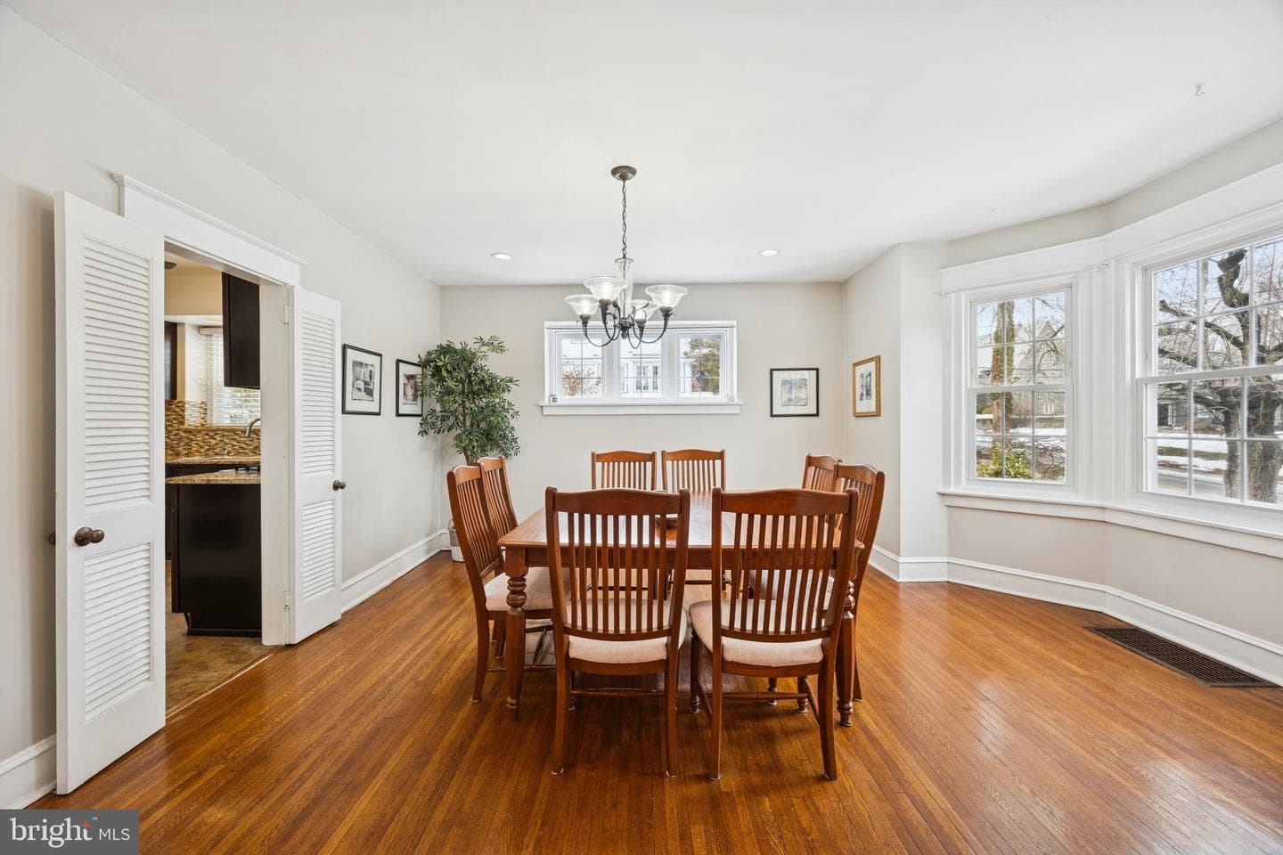 120 W Springfield Road photo 9