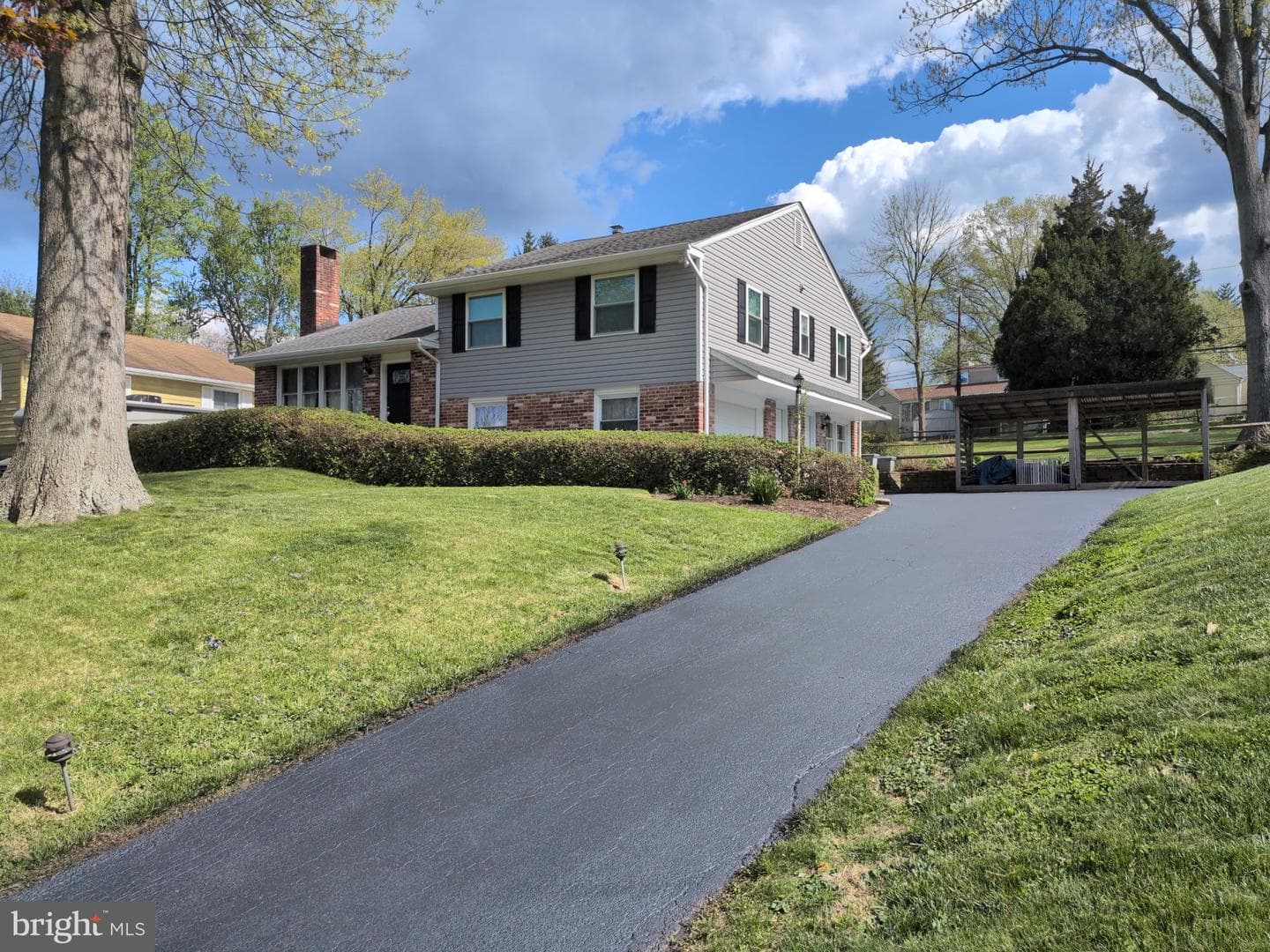 111 Brookside Road photo 1