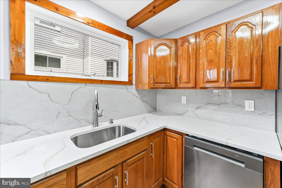 346 Lakeview Avenue photo 14