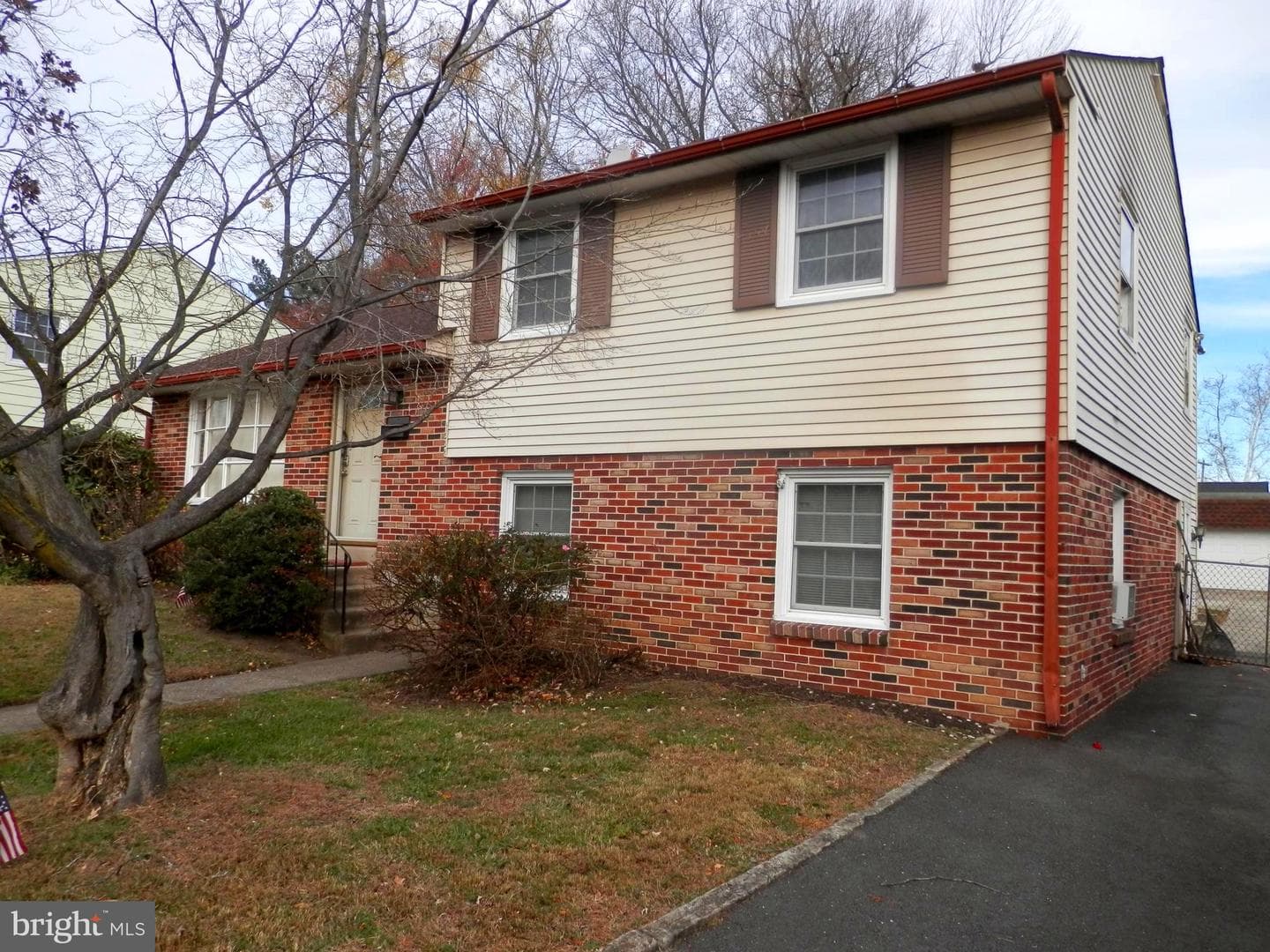 1226 Redwood Avenue photo 1