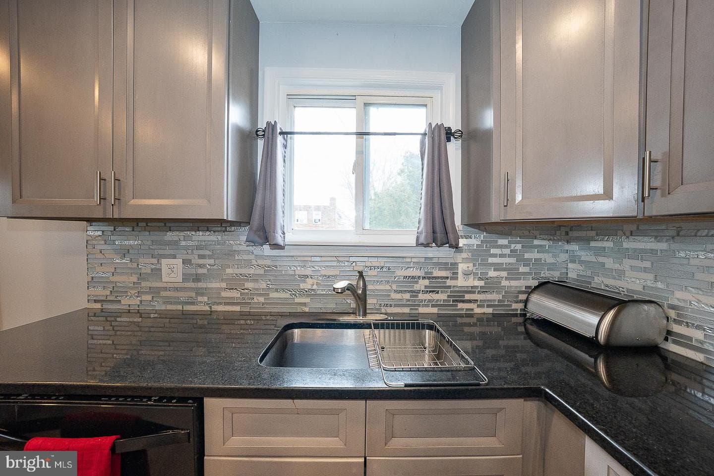 842 School Lane photo 5