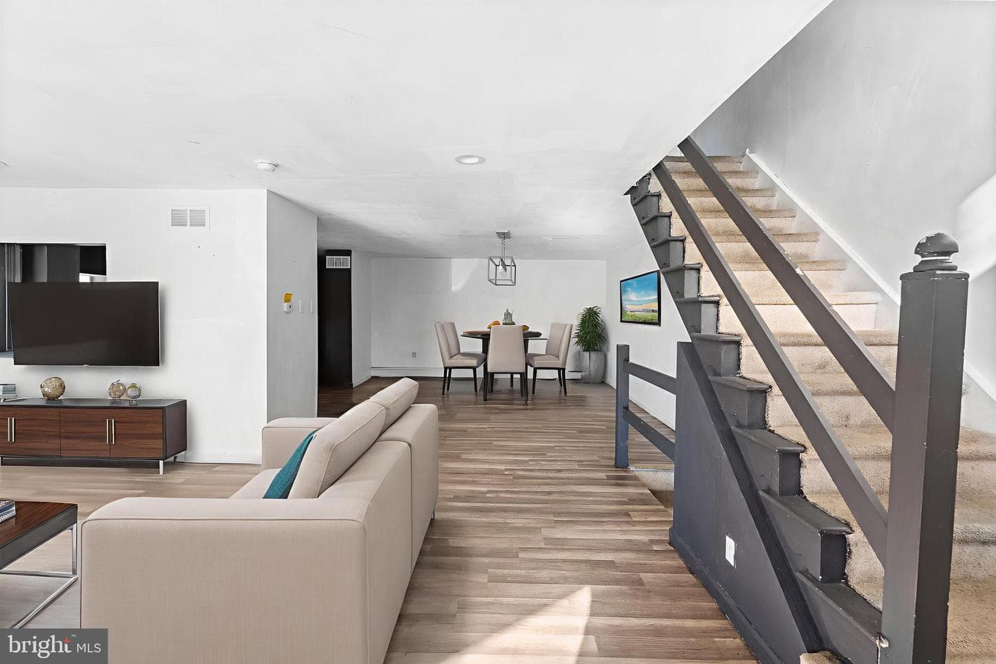 507 School Street, Morton