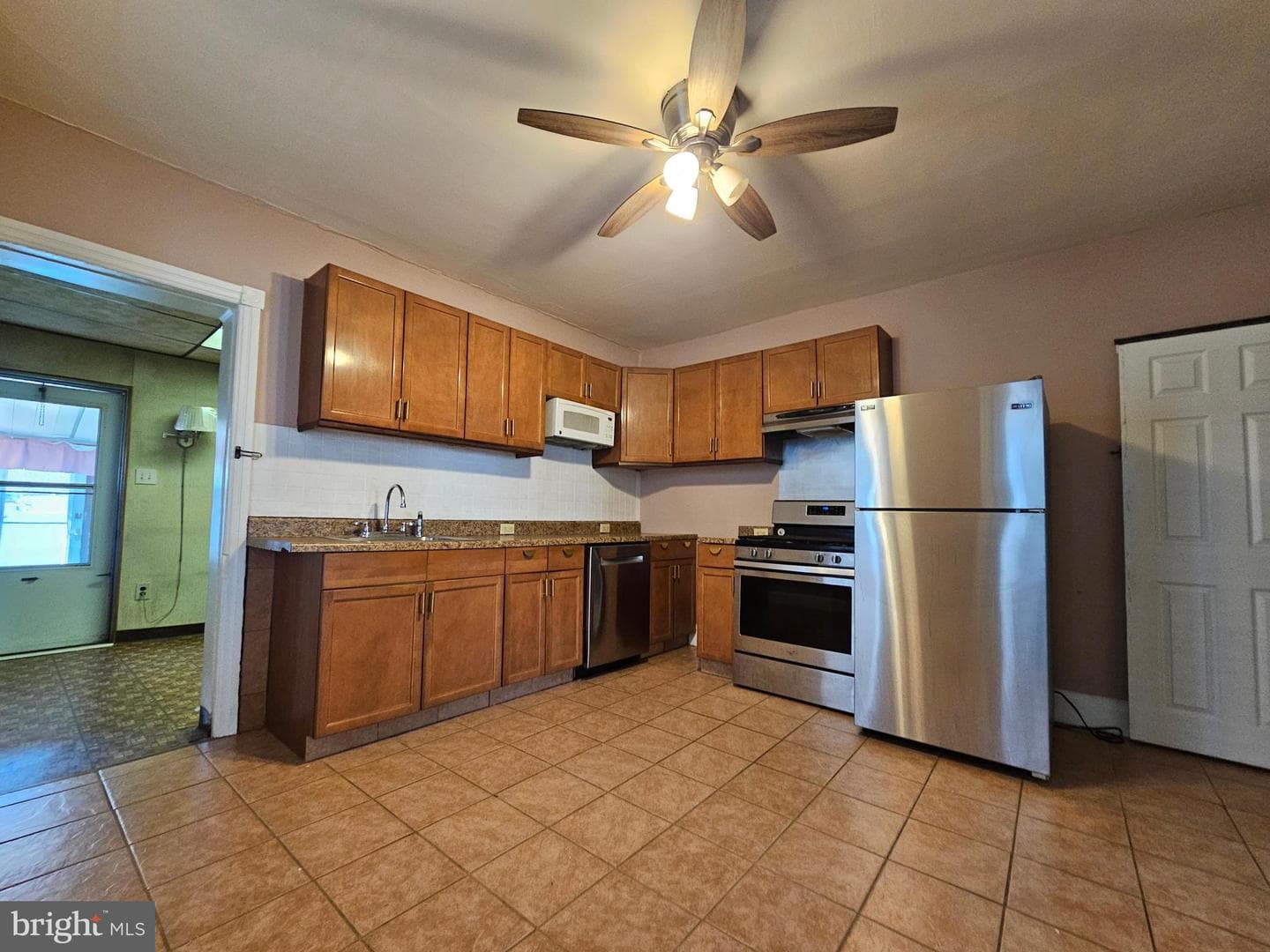 710 Saville Avenue photo 16