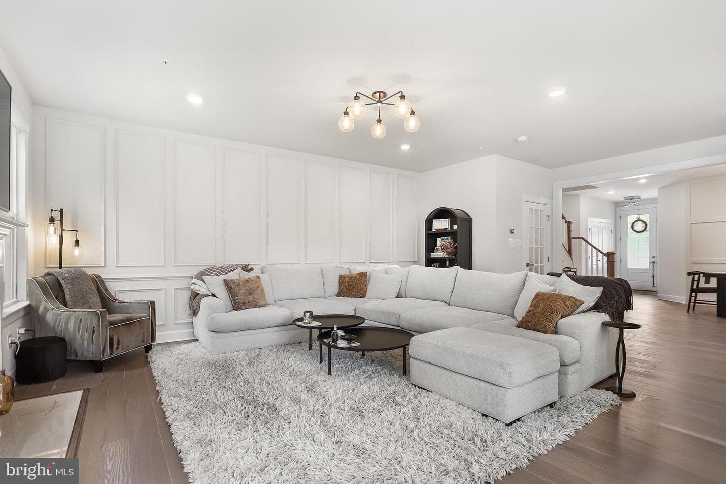 233 Ponds Edge Drive photo 4