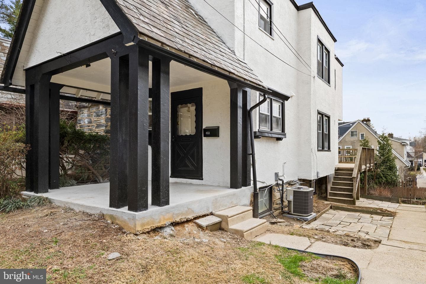 633 Georges Lane photo 2