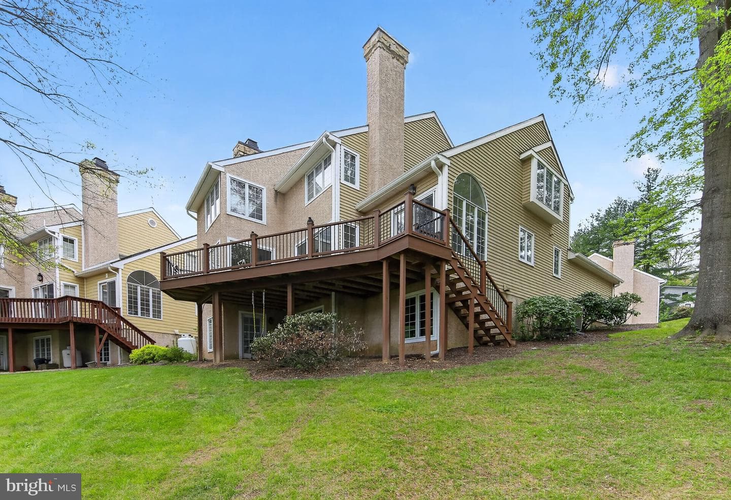 8 Village Circle photo 2