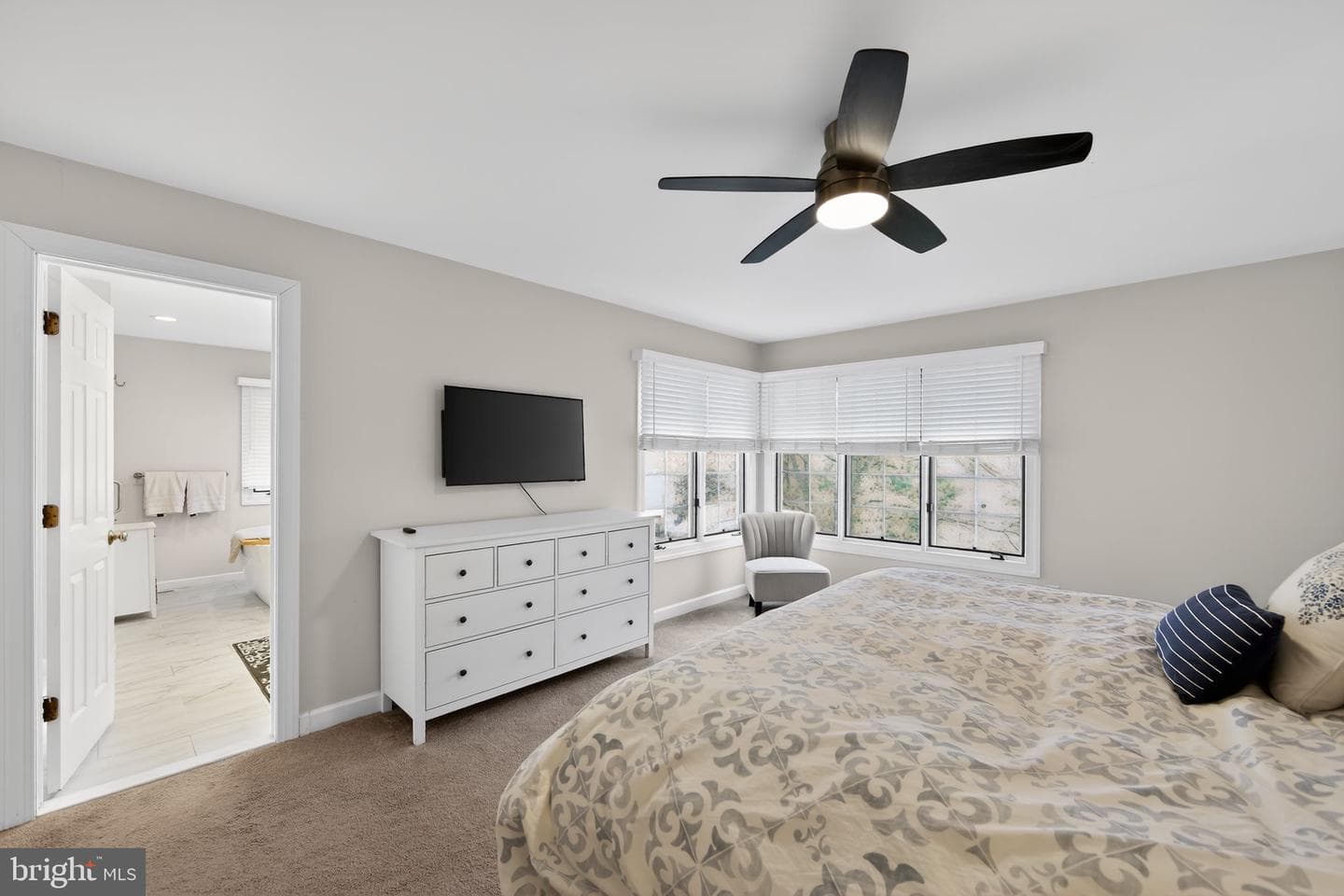 8 Village Circle photo 22