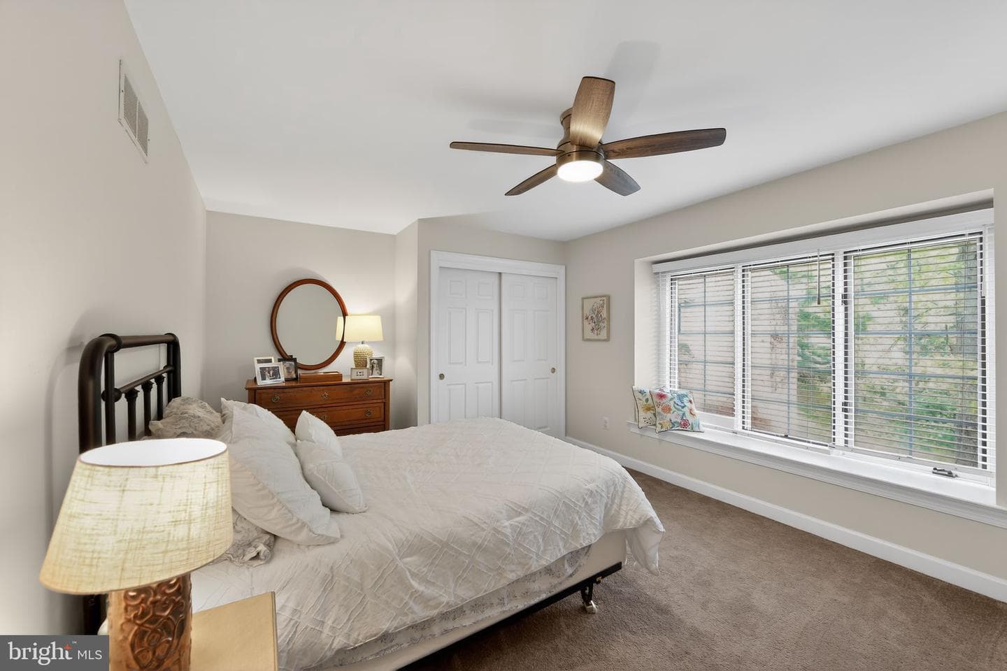 8 Village Circle photo 27