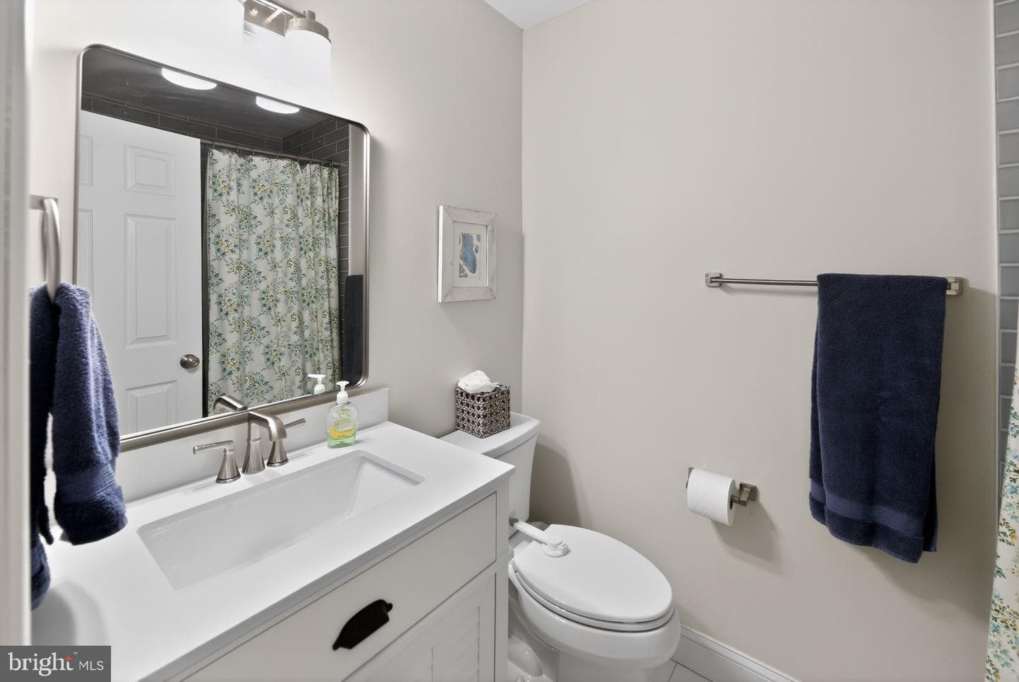 8 Village Circle photo 29