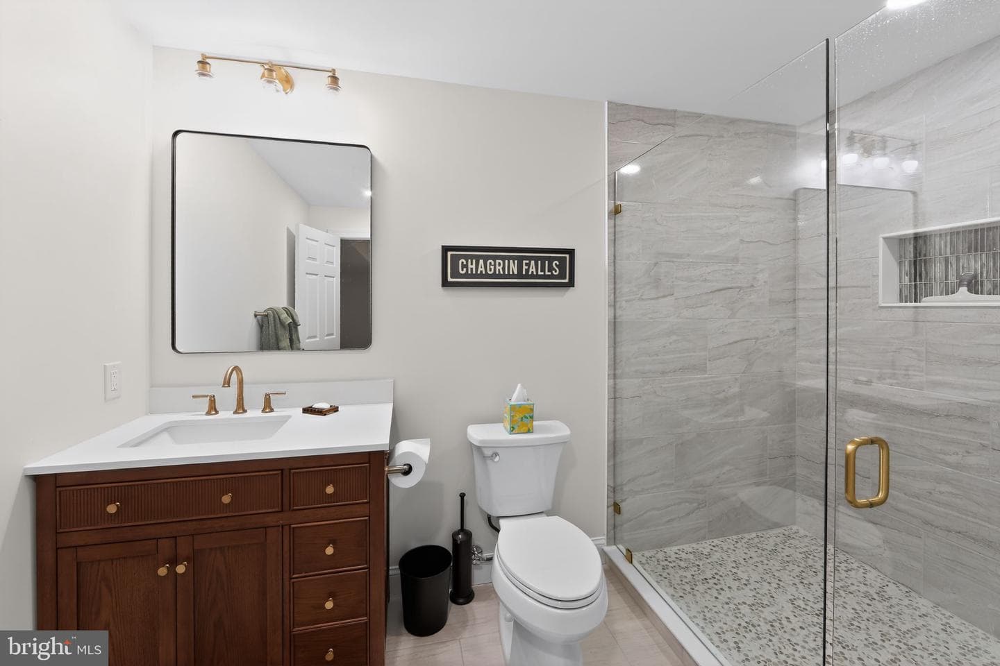 8 Village Circle photo 36