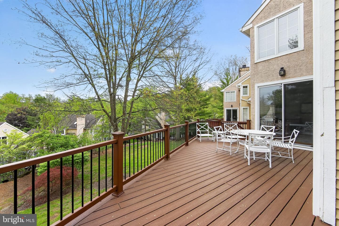 8 Village Circle photo 4