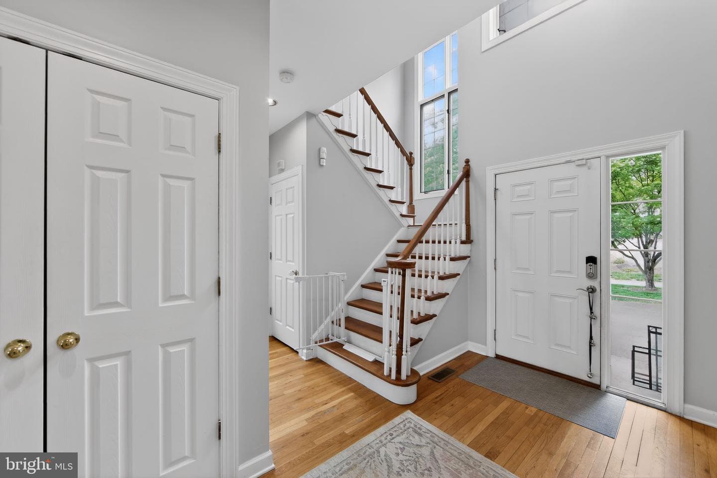 8 Village Circle photo 5