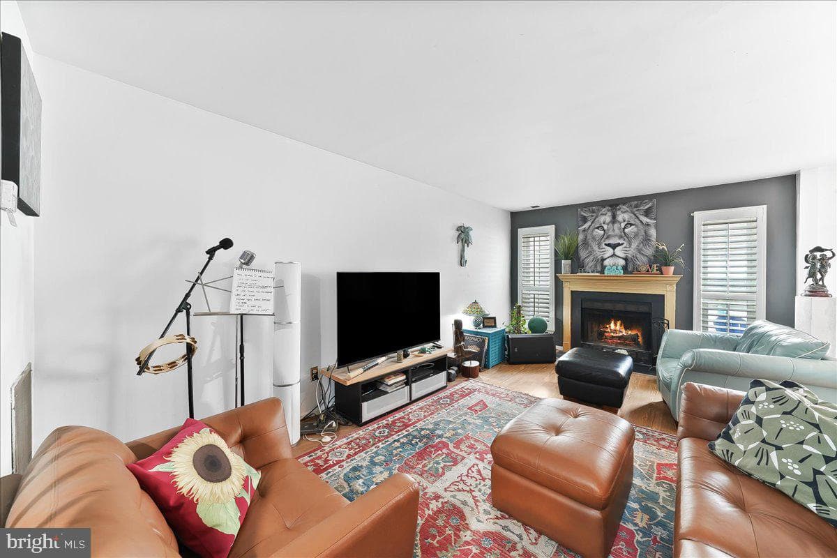 211 Nottingham Court #211 photo 6