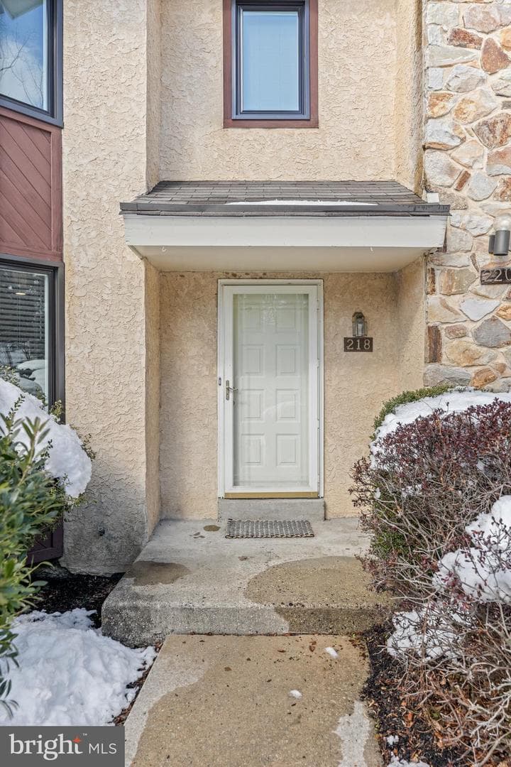 218 Northbrook Drive photo 3