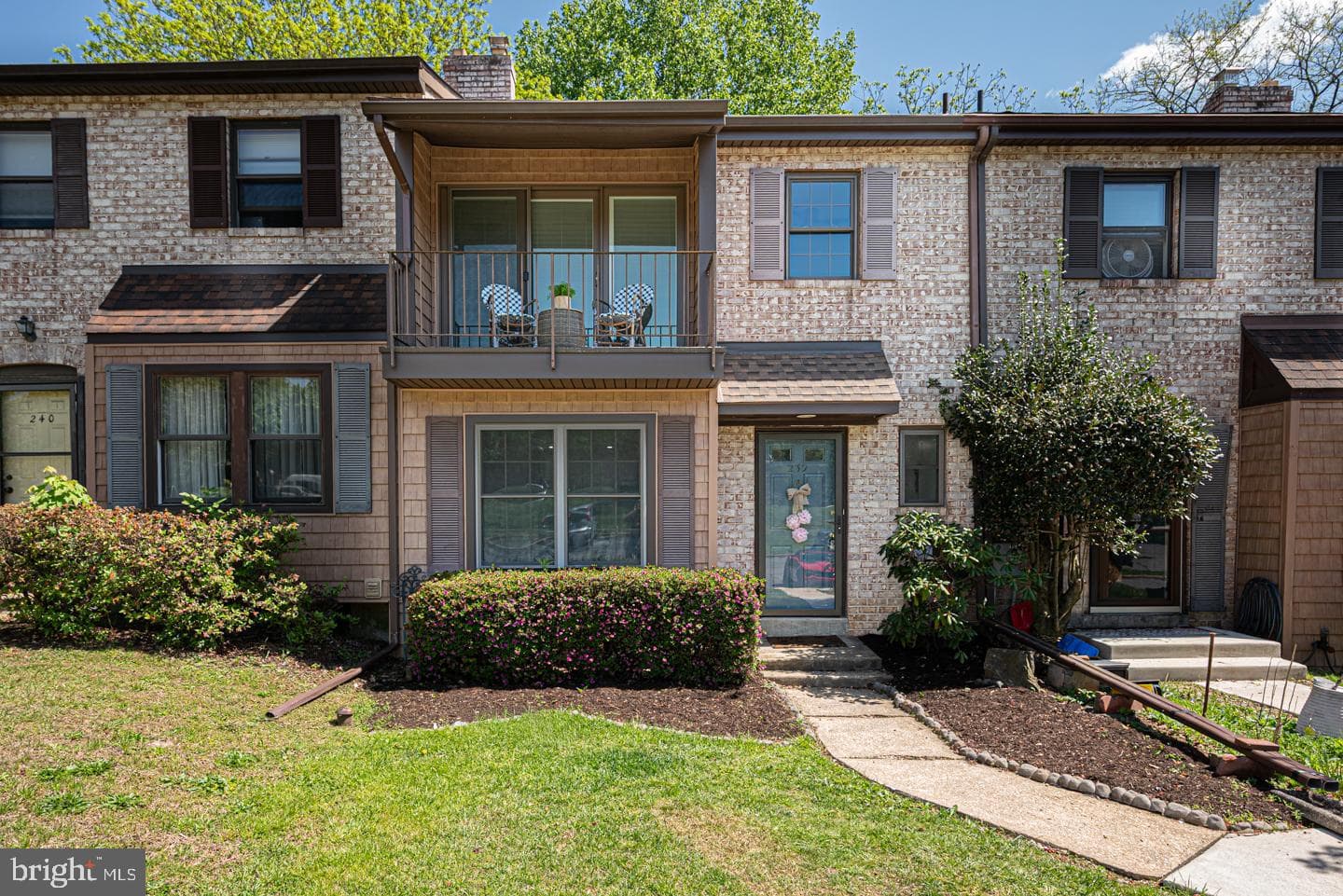 239 Bishop Drive photo 2