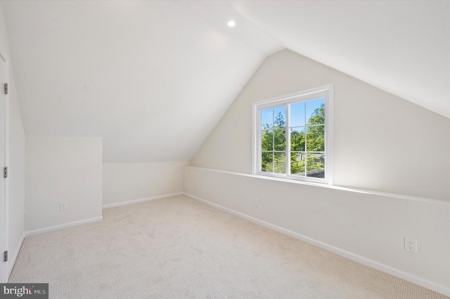 100 Yale Road photo 27