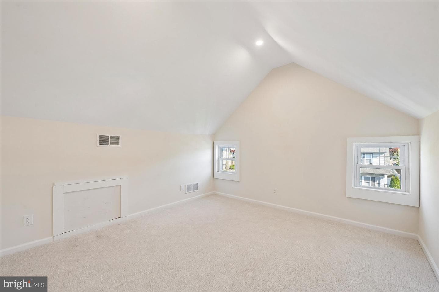 100 Yale Road photo 28