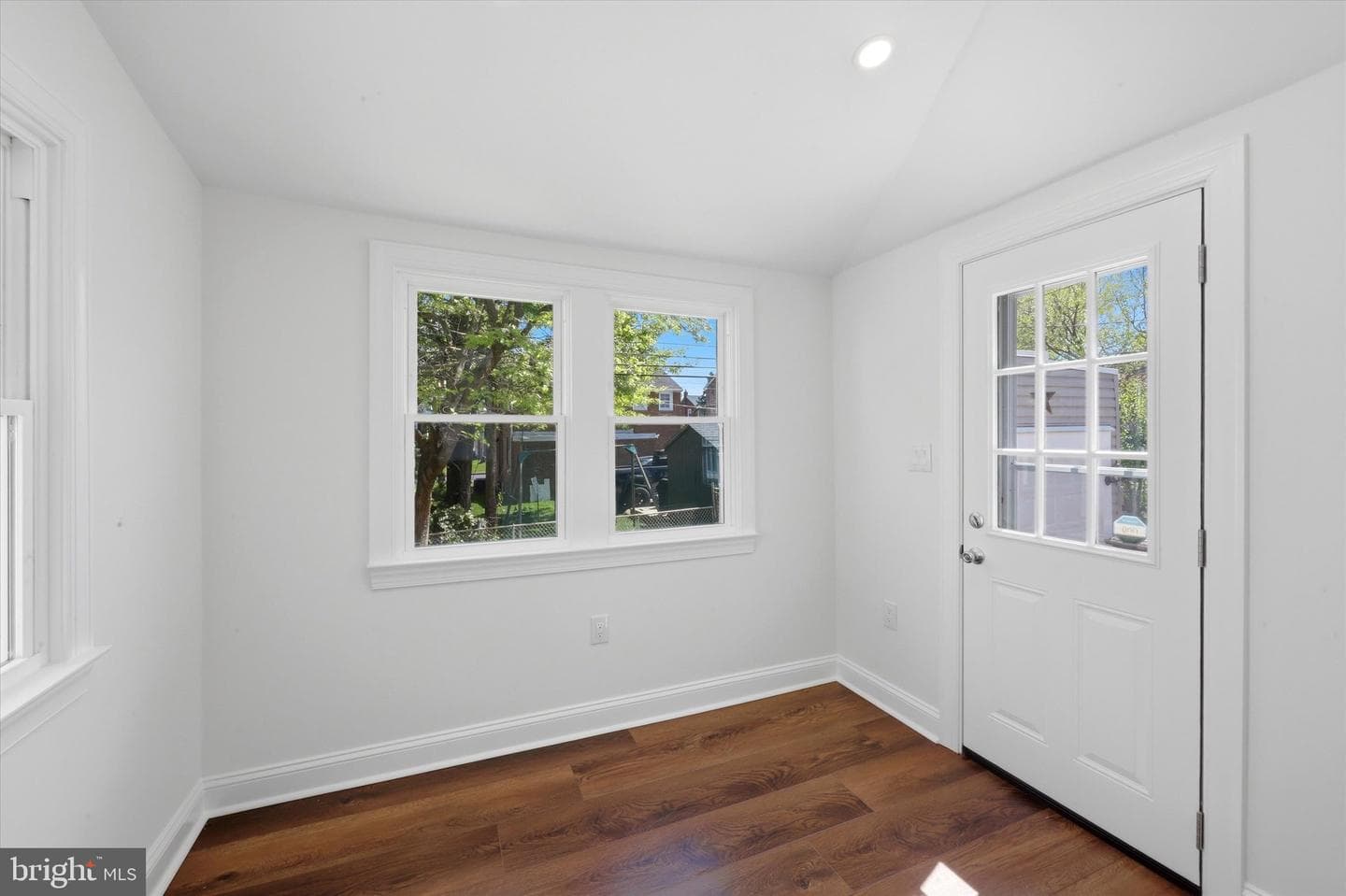 252 W Greenwood Avenue photo 13