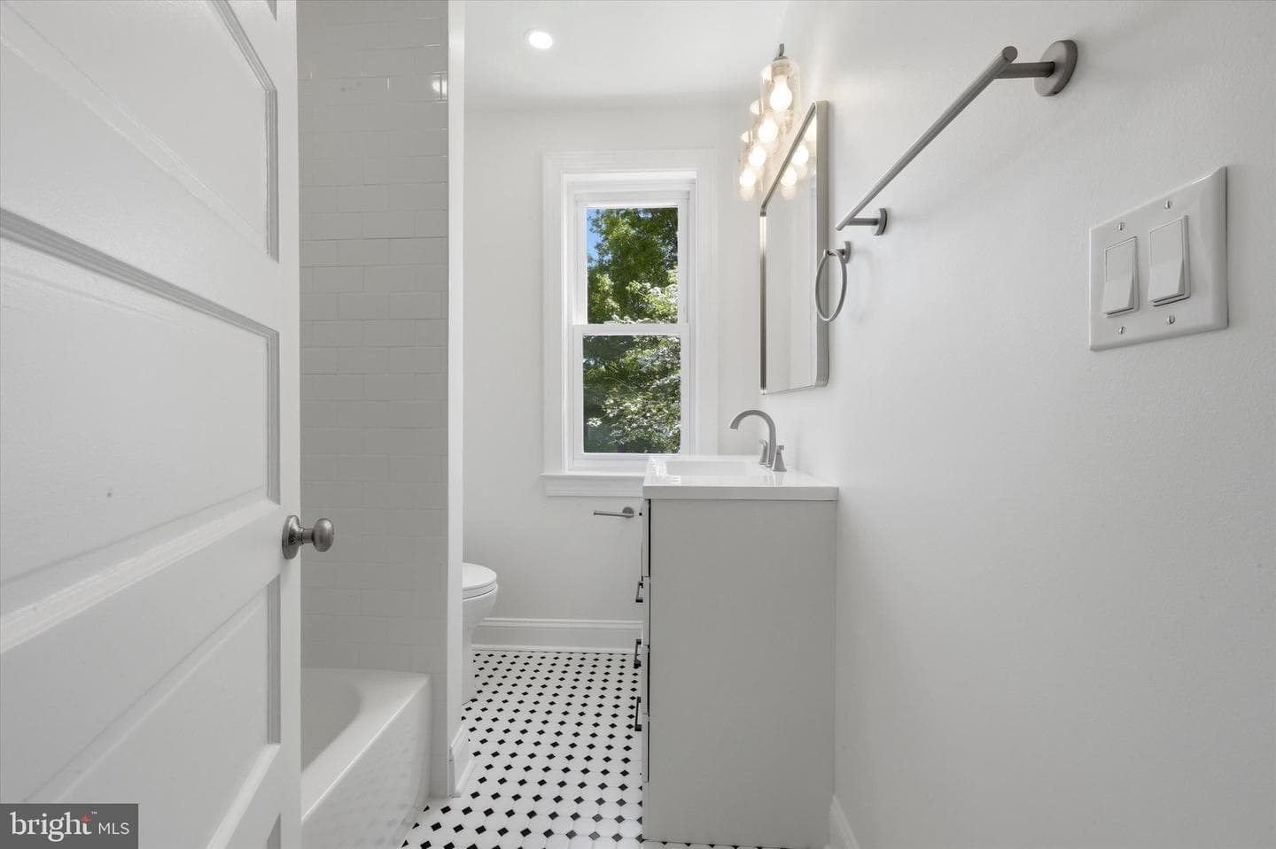 252 W Greenwood Avenue photo 15
