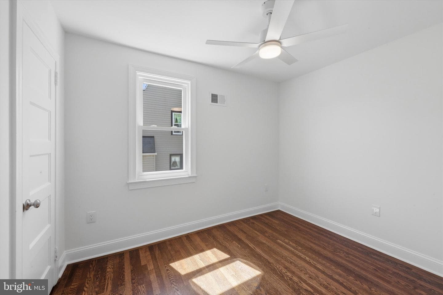 252 W Greenwood Avenue photo 18