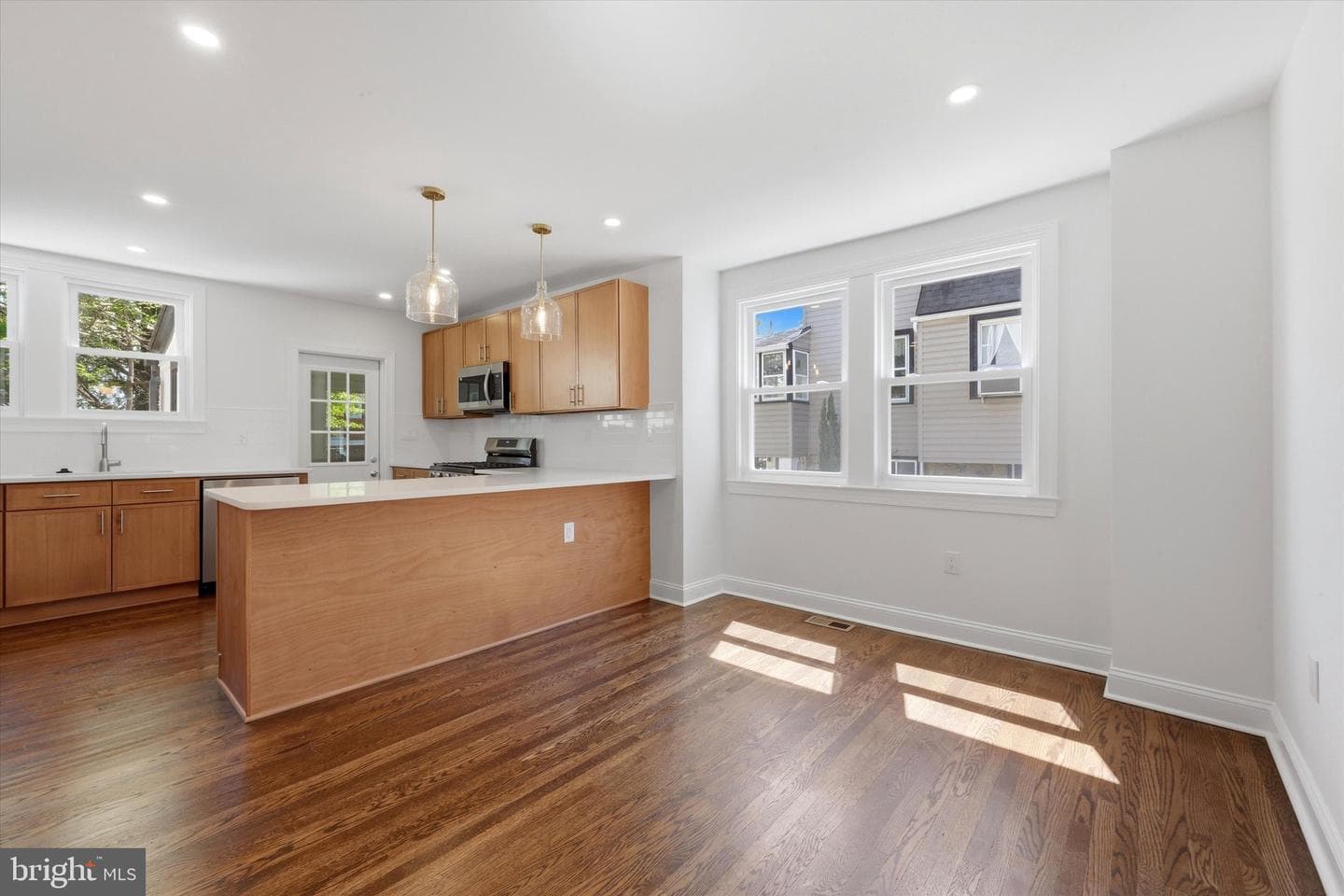 252 W Greenwood Avenue photo 8