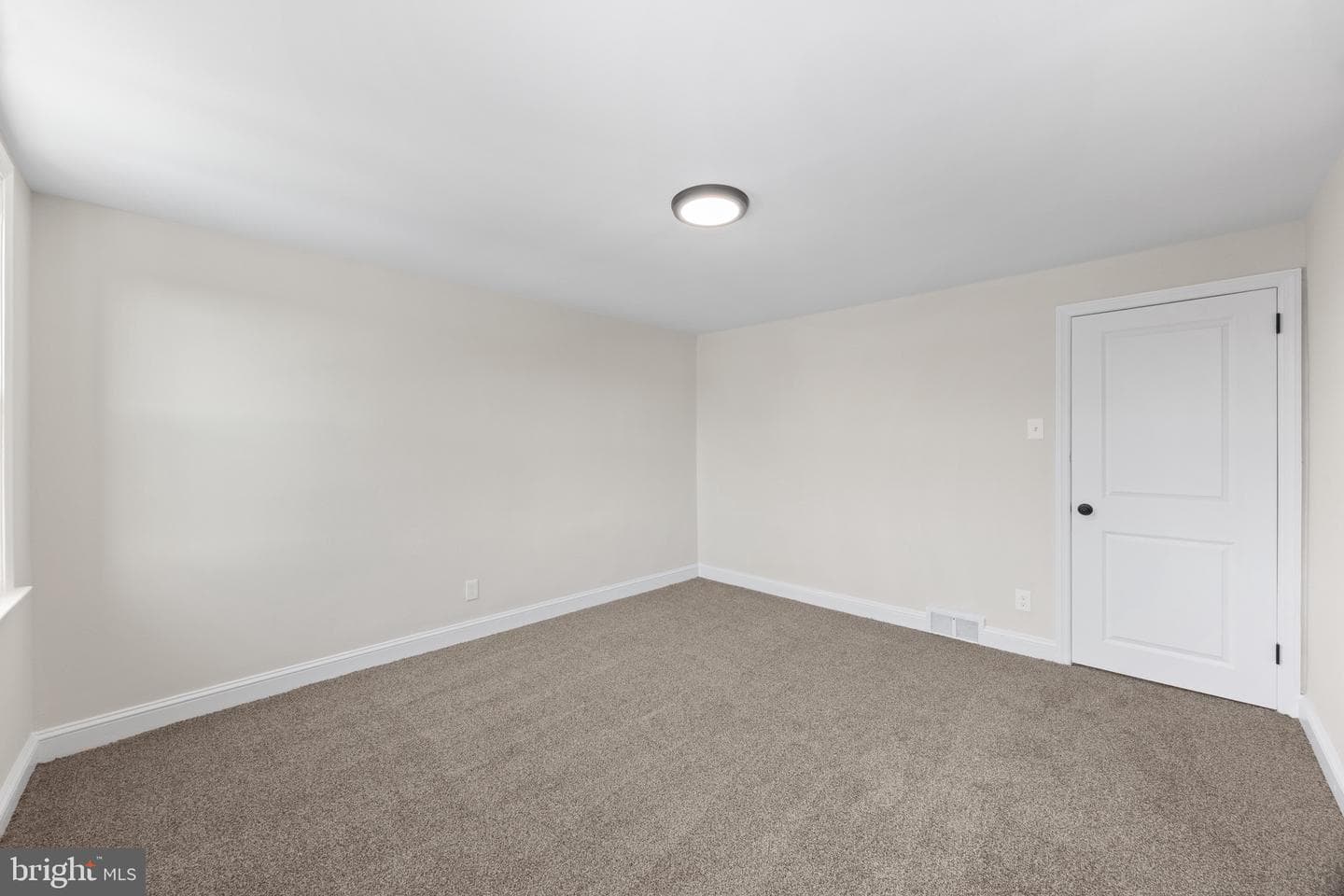 84 Chester Avenue photo 15