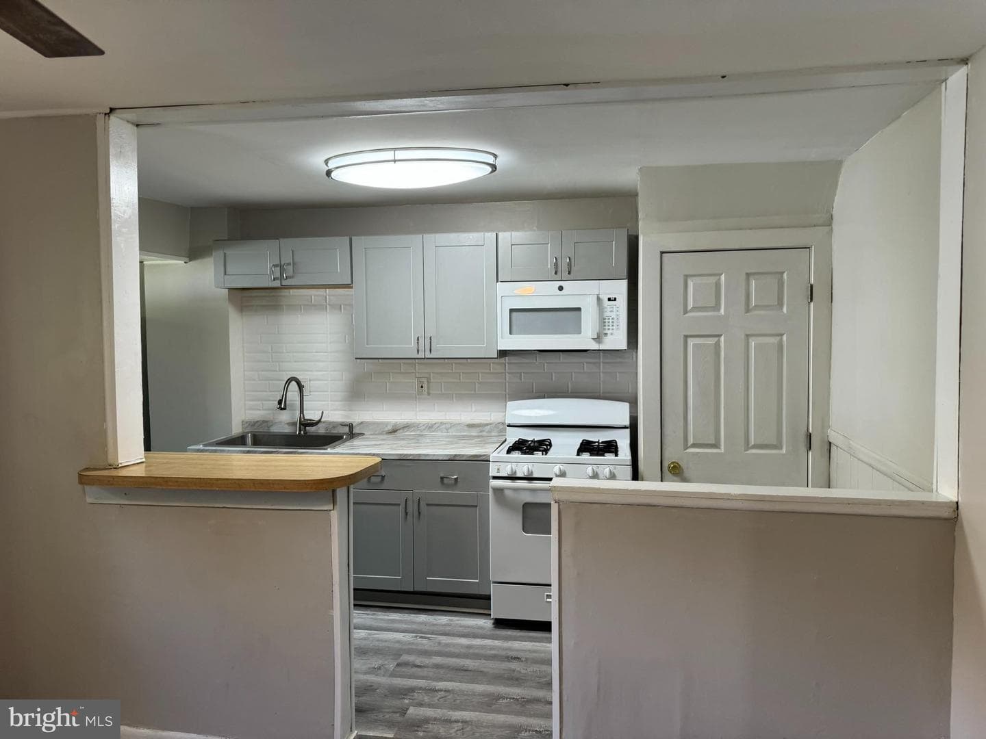 1308 Morton Avenue photo 6