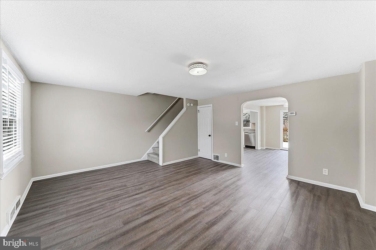 663 Clymer Lane photo 2