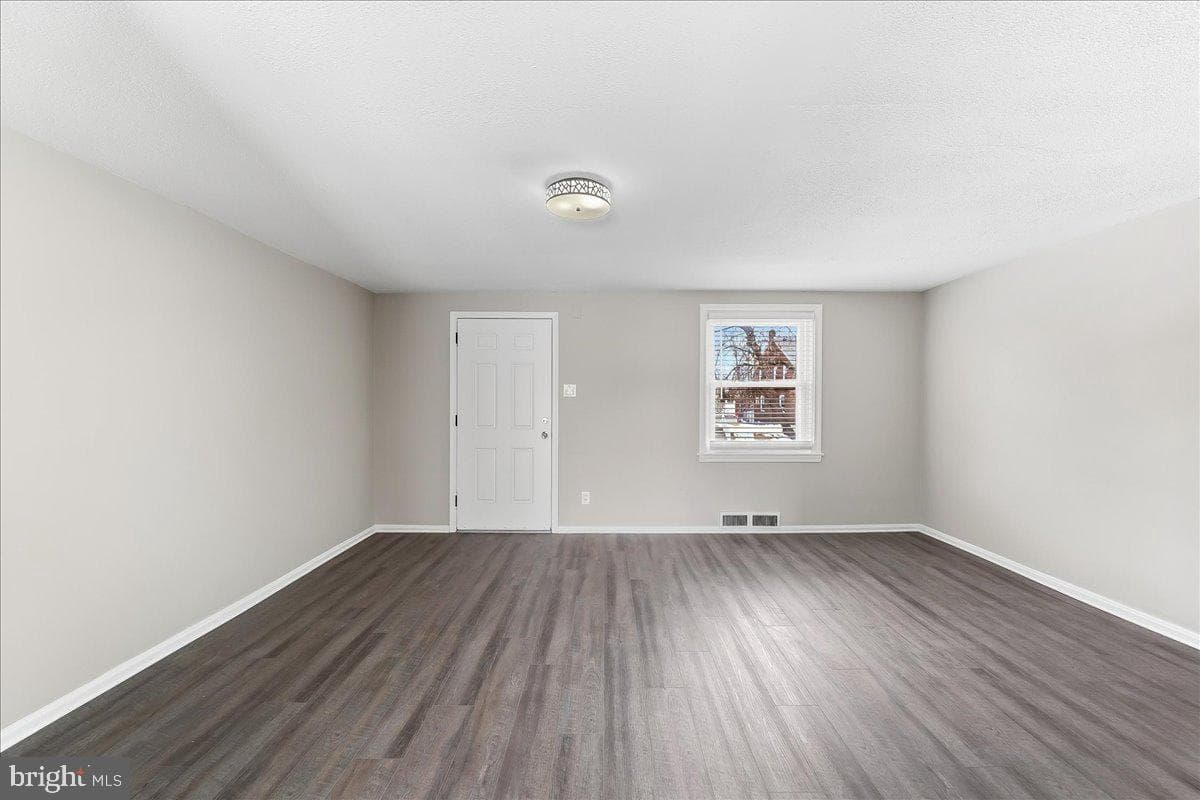 663 Clymer Lane photo 3