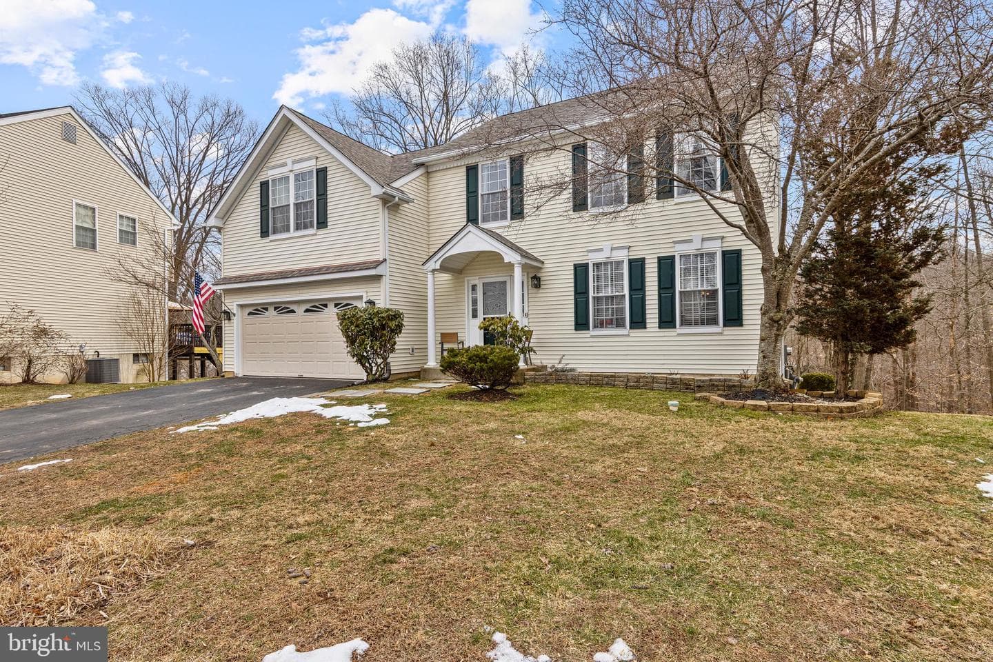 411 Highgrove Lane photo 2