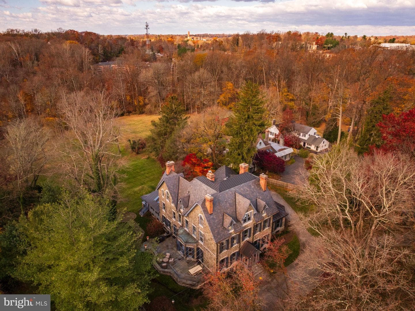 228 S Radnor Chester Road photo 1
