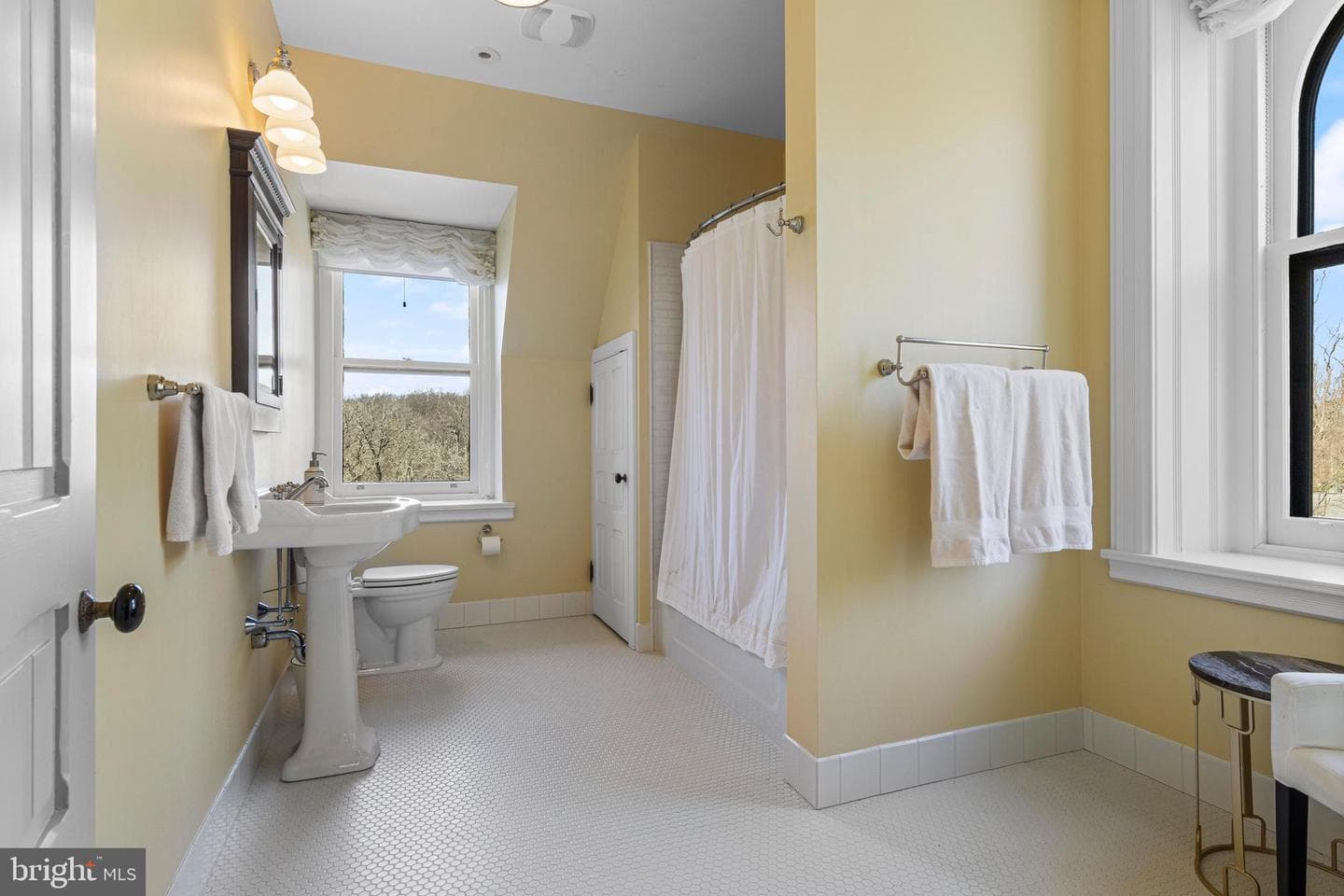 228 S Radnor Chester Road photo 65