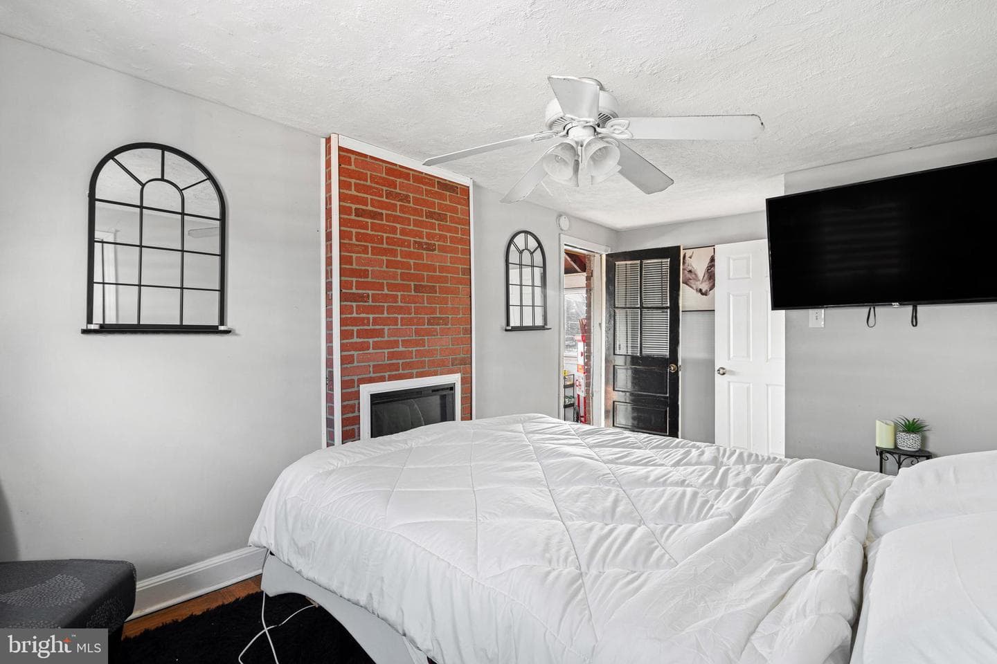 409 W Grays Avenue photo 9