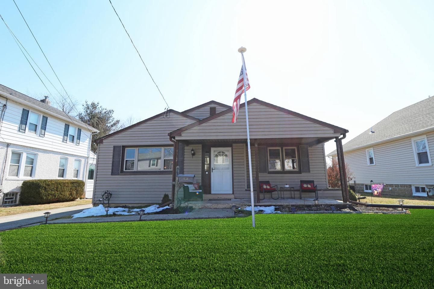 929 Galbraith photo 1