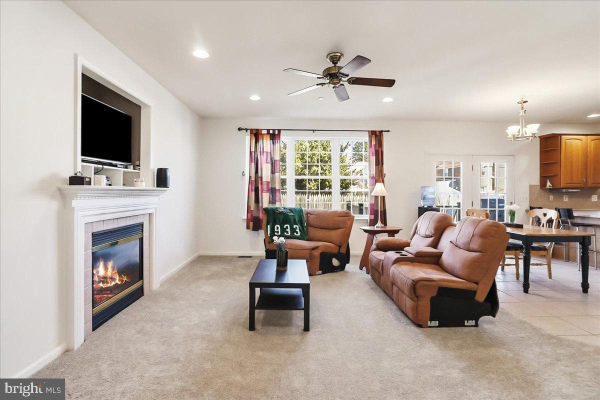 2431 Gilbert Street photo 11
