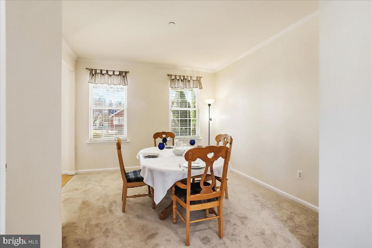 2431 Gilbert Street photo 13