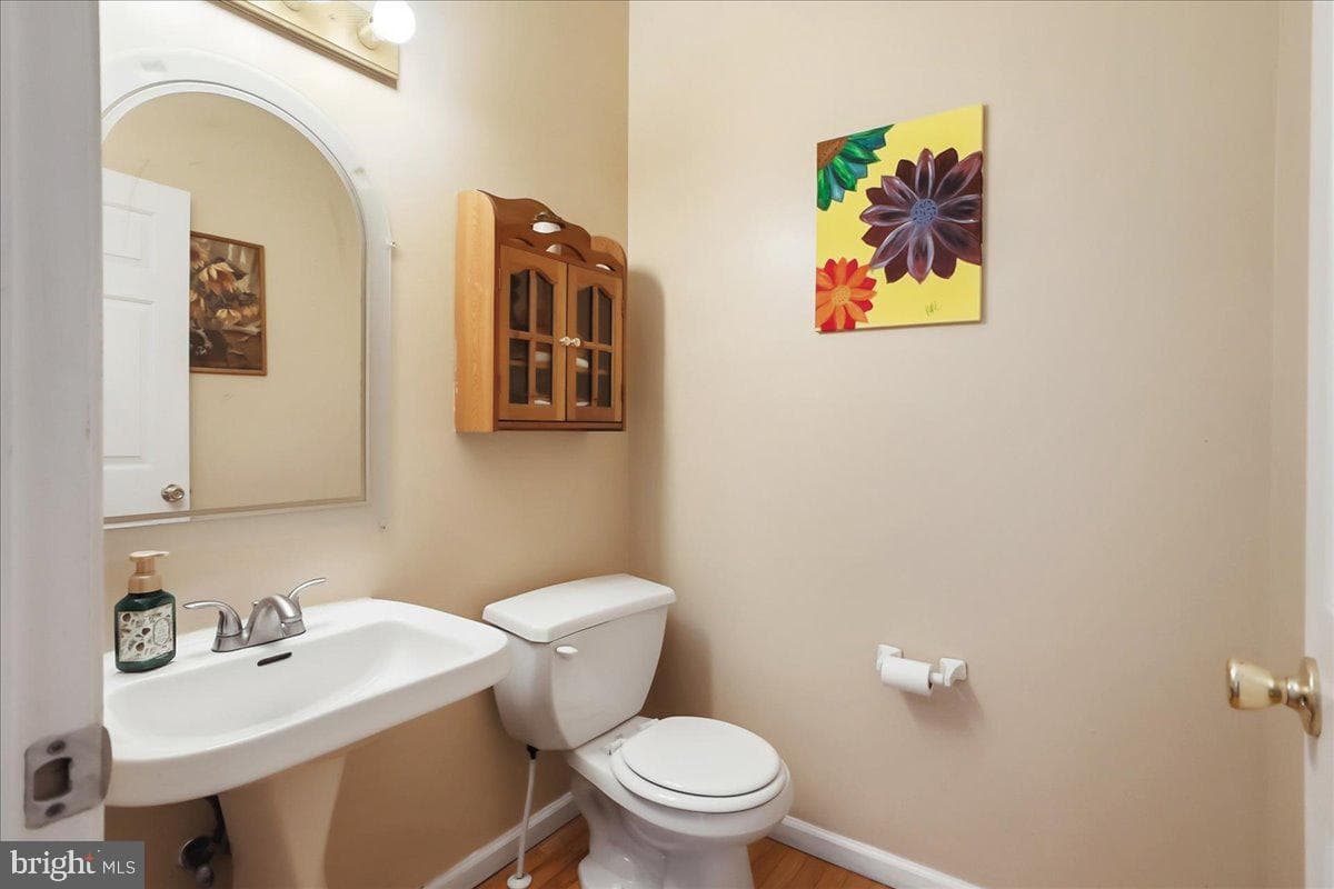 2431 Gilbert Street photo 15