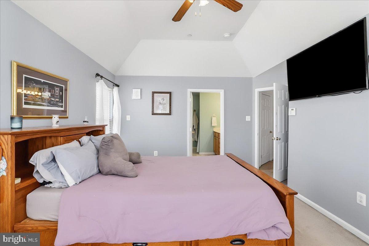 2431 Gilbert Street photo 19