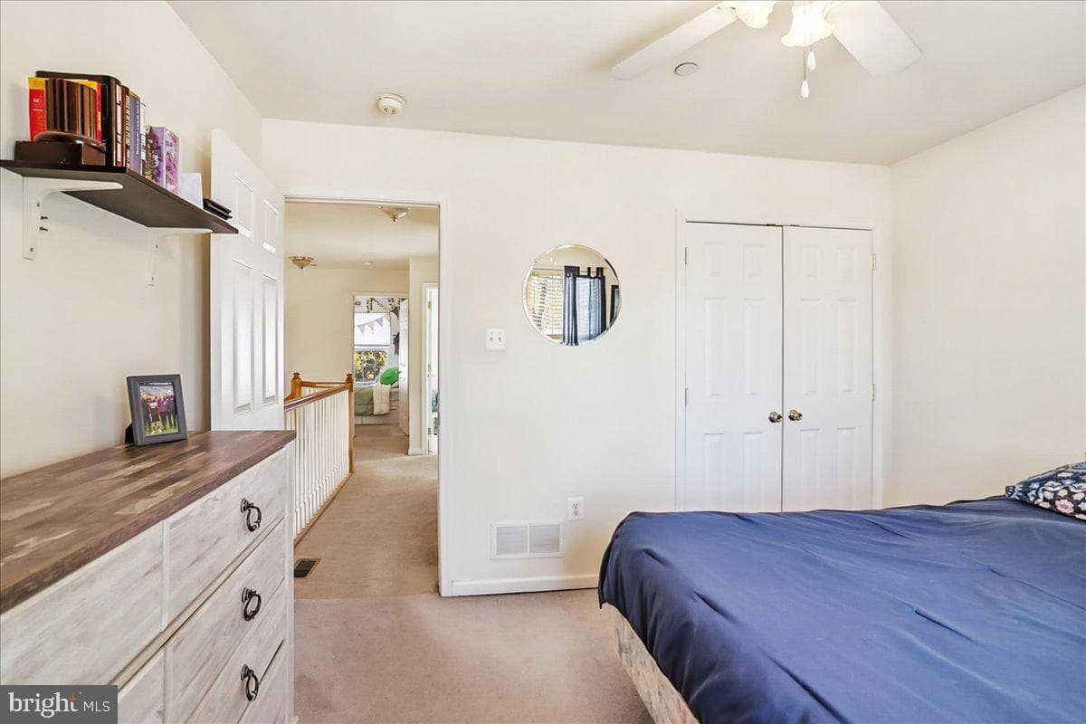 2431 Gilbert Street photo 24