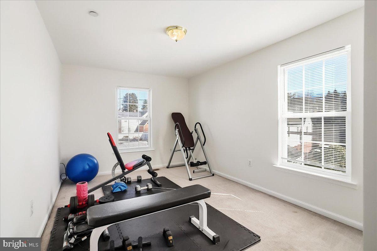 2431 Gilbert Street photo 27