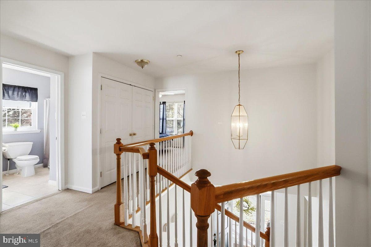 2431 Gilbert Street photo 29